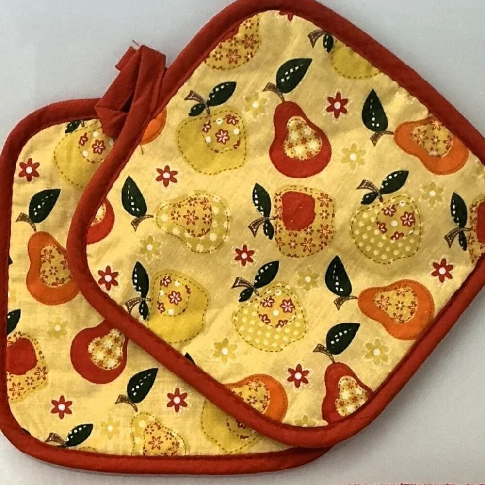 NEW APPLES AND PEARS BURNT ORANGE  KITCHEN SET OVEN GLOVE POTHOLDERS TOWELS